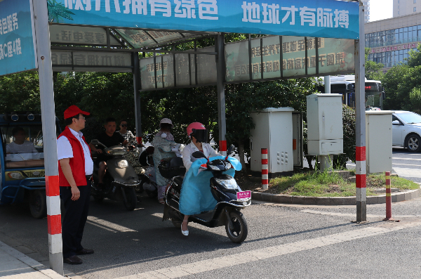 路口劝导.jpg 路口劝导.jpg