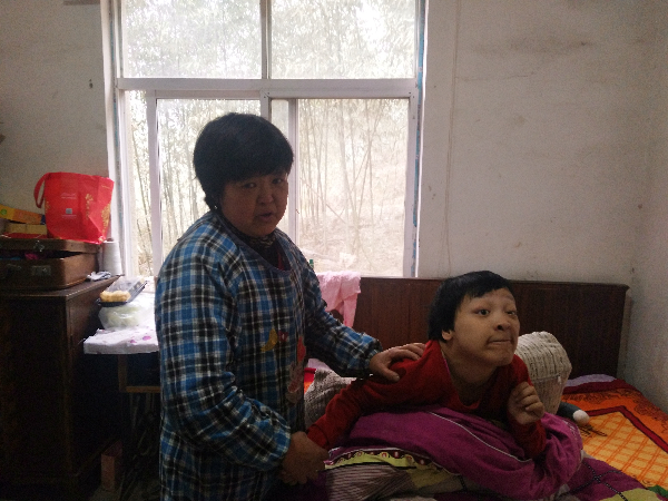 罗媛媛与母亲.jpg 罗媛媛与母亲.jpg