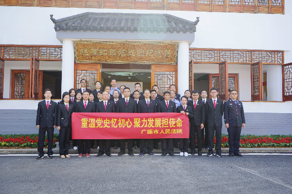 集体合影.JPG 集体合影.JPG