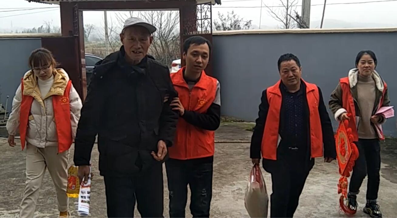 慰问困难党员.jpg