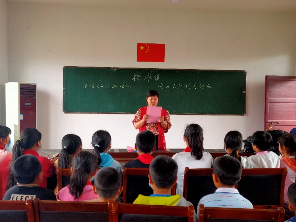 杨滩镇青年好人进校园·向不文明行为说“不”1_看图王.jpg 杨滩镇青年好人进校园·向不文明行为说“不”1_看图王.jpg