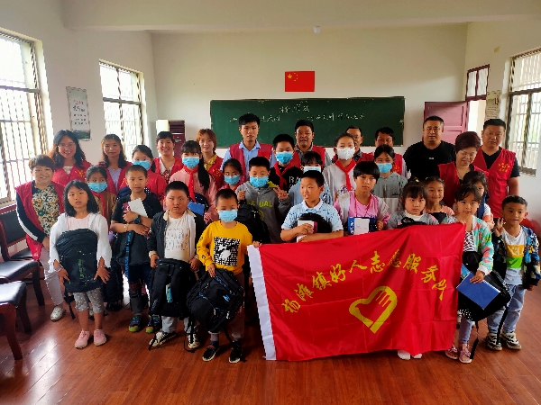 杨滩镇青年好人进校园·向不文明行为说“不”3_看图王.jpg 杨滩镇青年好人进校园·向不文明行为说“不”3_看图王.jpg