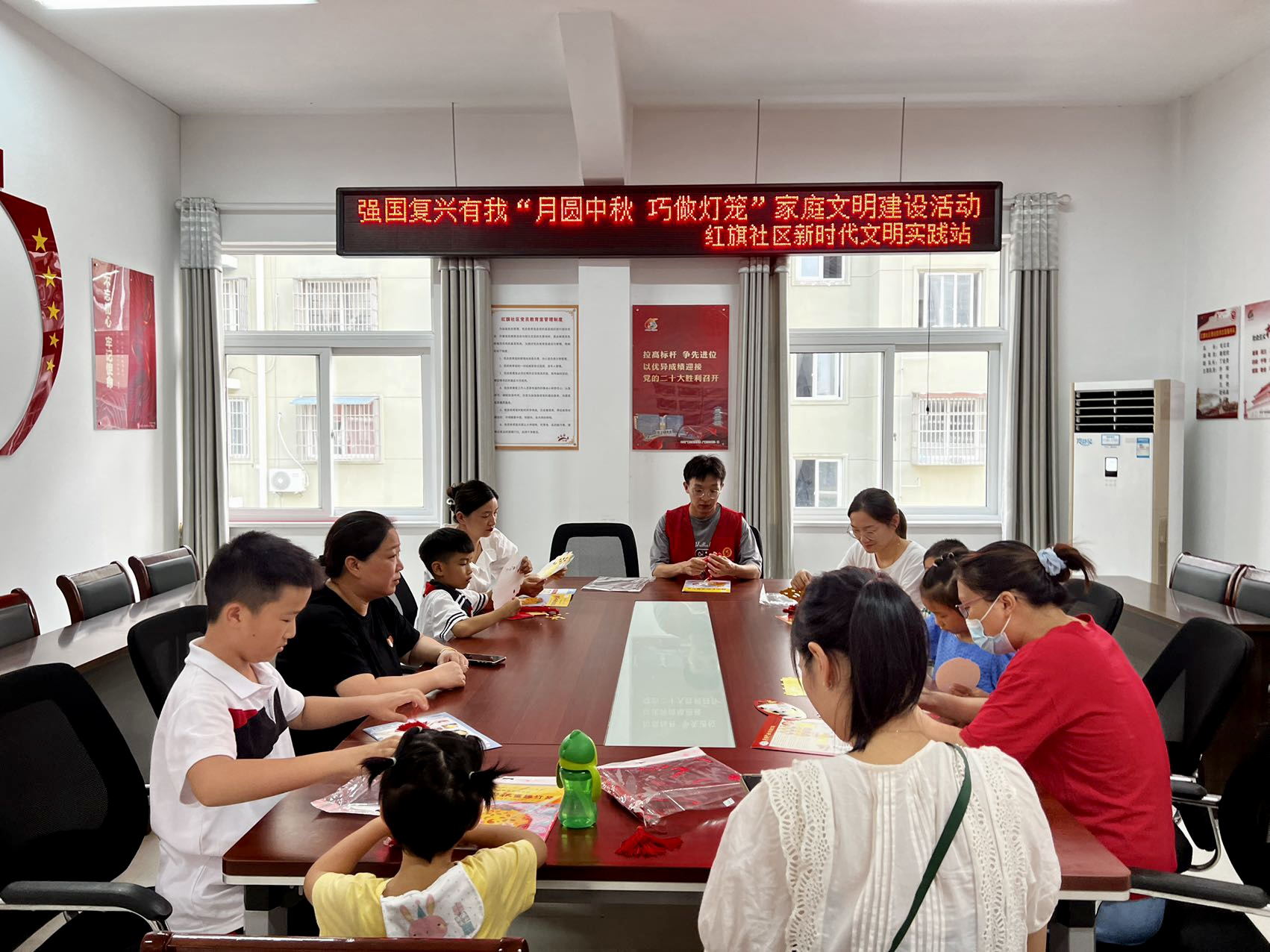 强国复兴有我“月圆中秋 巧做灯笼” 家庭文明建设活动 (10)_看图王.jpg 强国复兴有我“月圆中秋 巧做灯笼” 家庭文明建设活动 (10)_看图王.jpg